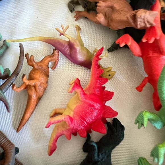Lot Of 40+ Plastic Dinosaur Figures Assorted Colors & Species Approx 4"-6" Educa - Picture 7 of 8